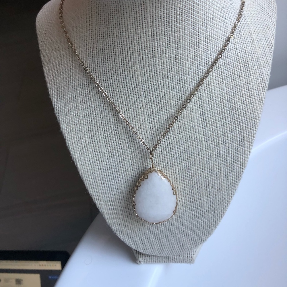 ALTAARD STATE WHITE PENDANT NECKLACE